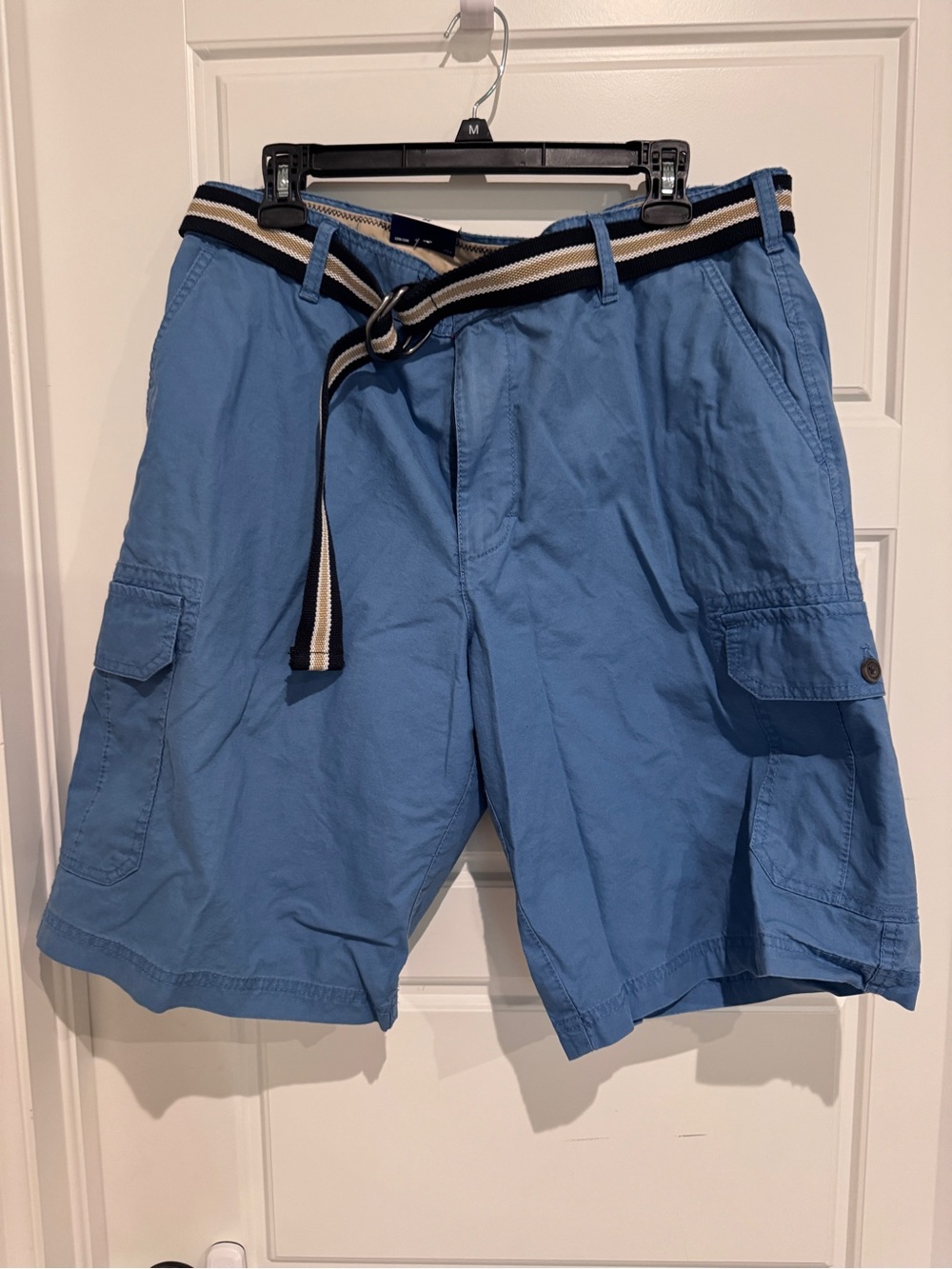 NWT Izod Men's Light Blue Cargo Shorts with Striped Webbing Belt